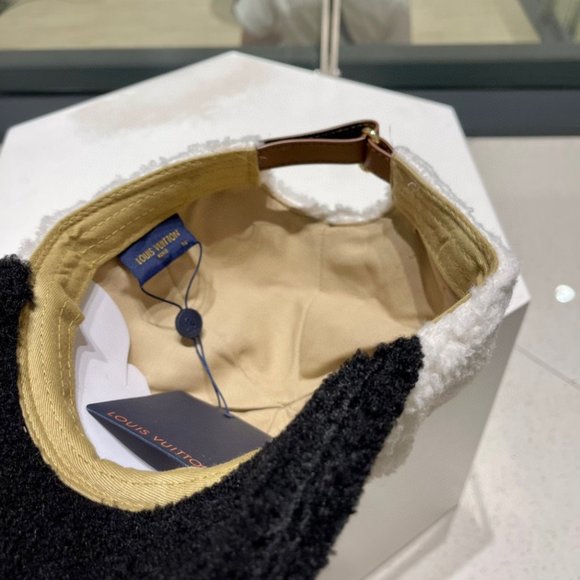 ?✨AUTHENTIC✨?Louis Vuitton hat main image 4